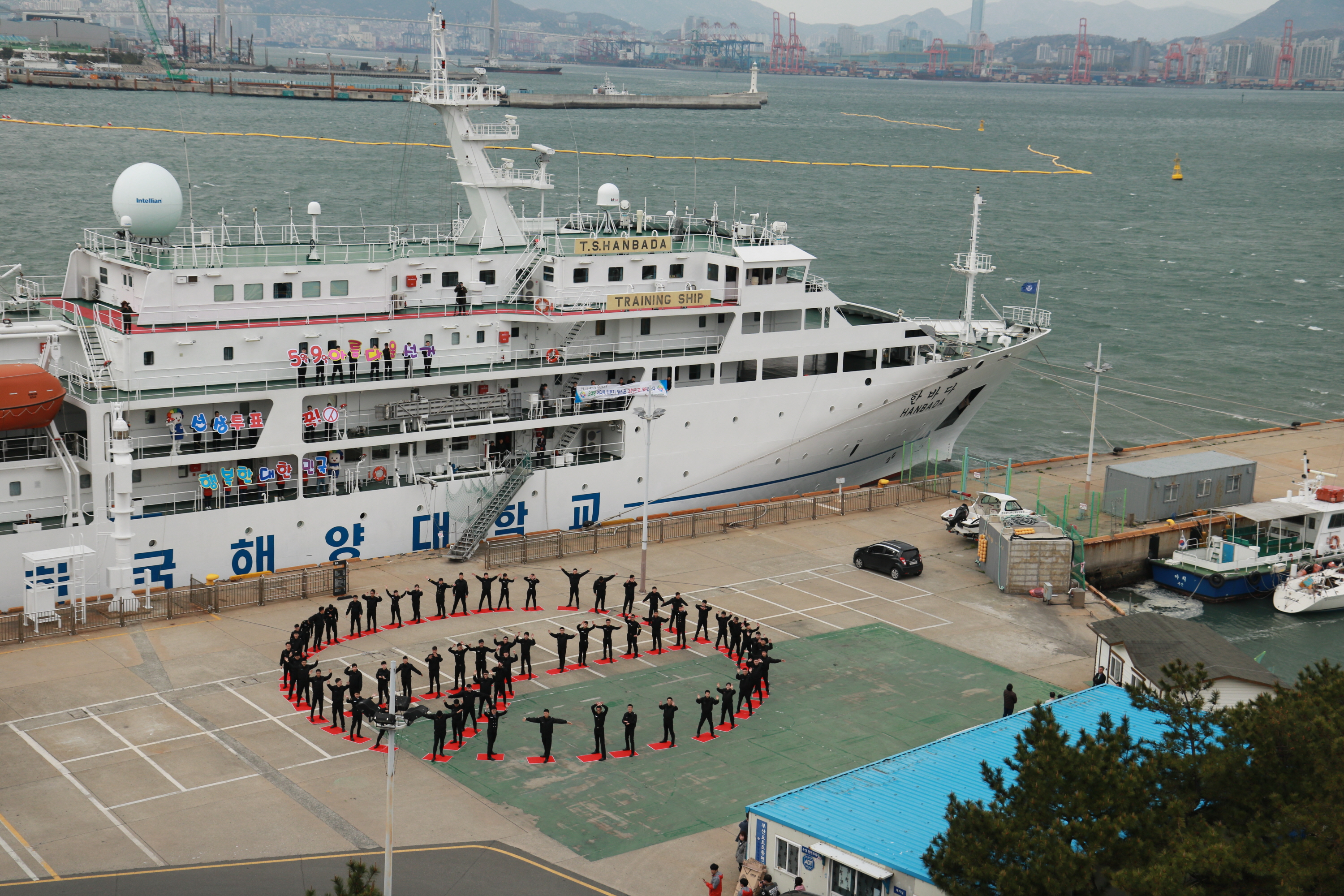 부산시선관위, 투표소가 바다위에‘선상투표 모의체험’실시