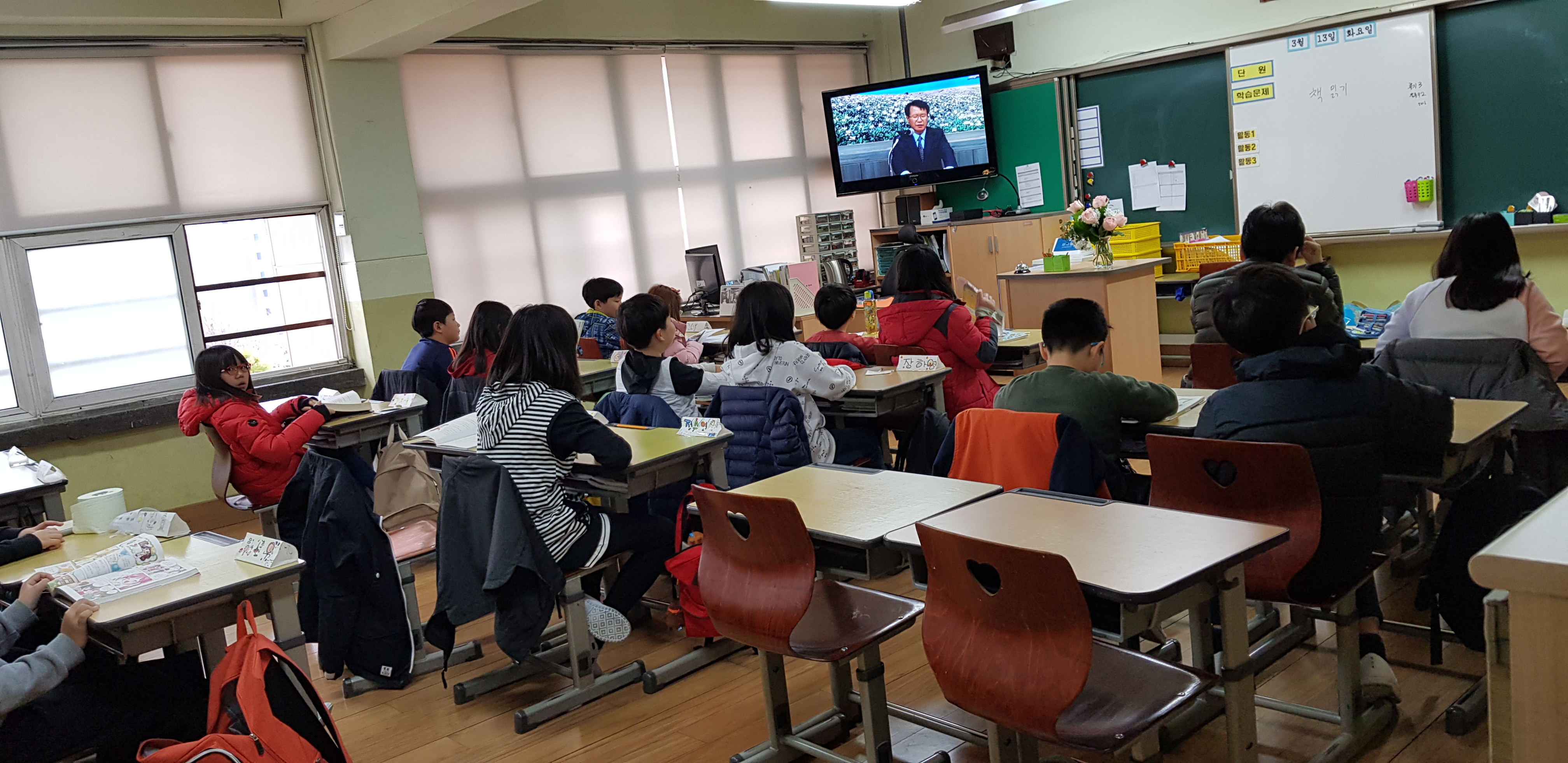 선거강의 선거 관련 강의를 시청중인 학생들