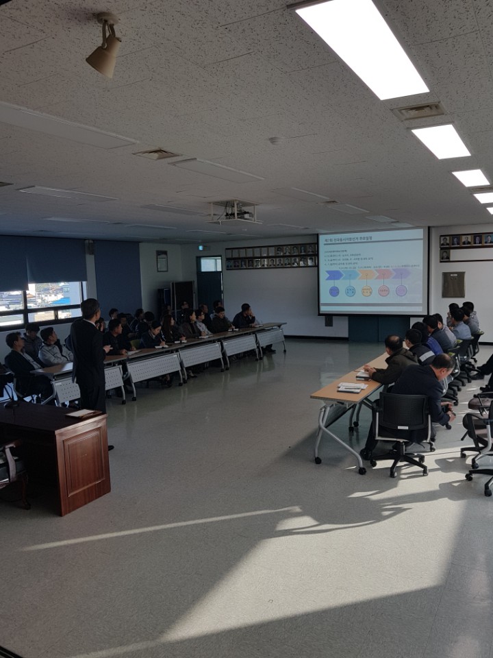 산청군위원회에서 산청경찰서에서 선거법 강의를 하고 있는 모습입니다.