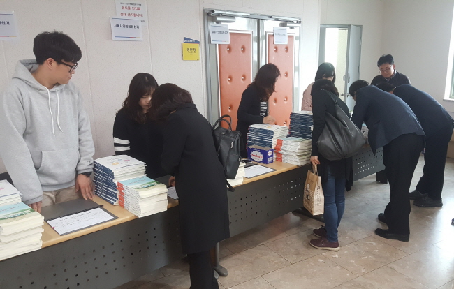 입후보설명회 참석자들의 등록