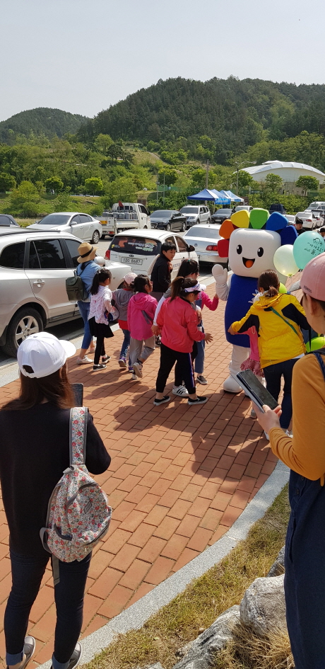 참참이의 인기는 식을 줄을 모르네요