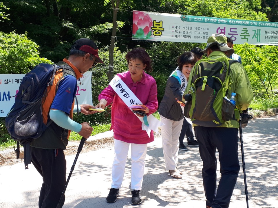 관광객 대상 홍보용품 등 배부사진