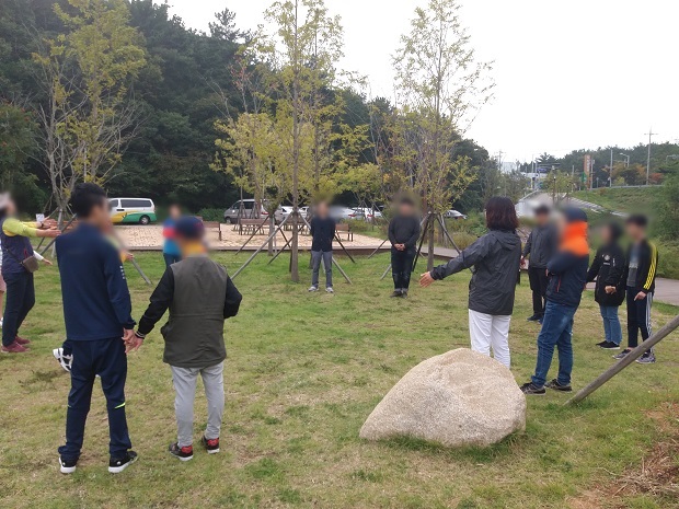 해솔주간보호센터 학생들과 야외활동
